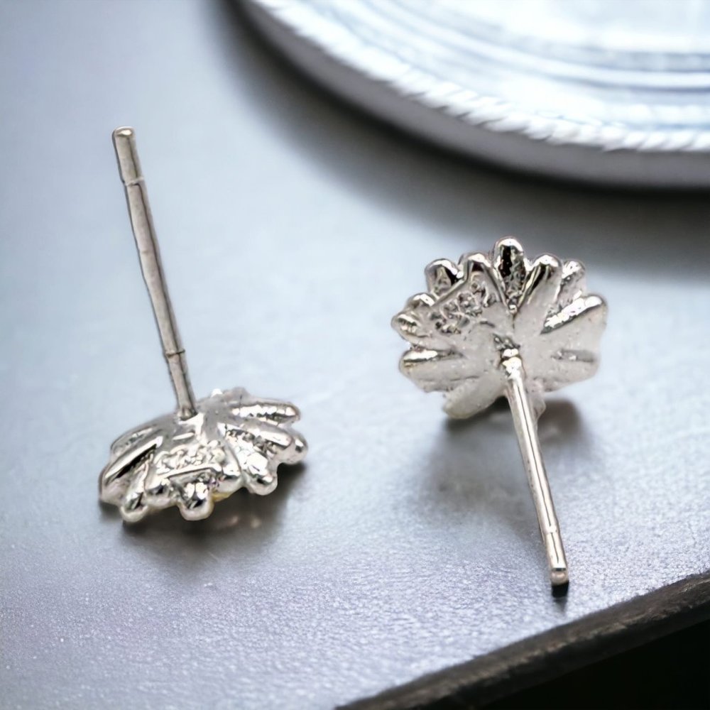 ๐๏ธ Solid S925 Sterling Silver Daisy Delights Stud Earrings - Picture 4 of 7